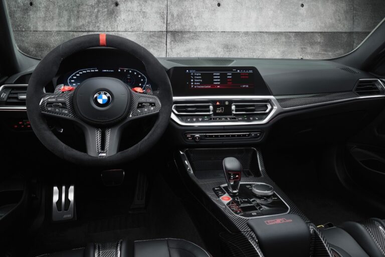 Bmw M4 CSL 2022: immagini ufficiali