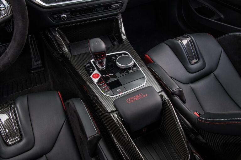 Bmw M4 CSL 2022: immagini ufficiali