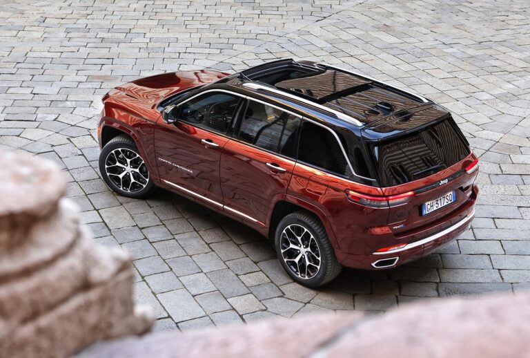 Jeep Grand Cherokee 4xe: immagini ufficiali