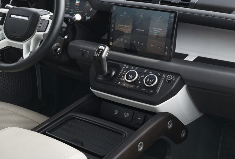 Land Rover Defender 130