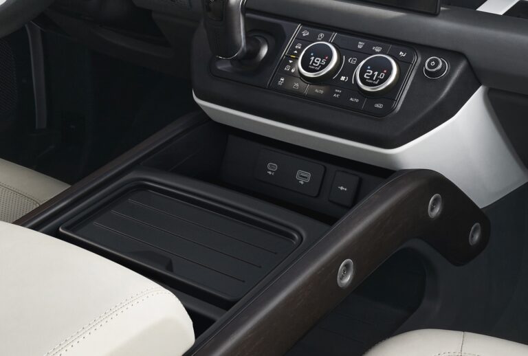 Land Rover Defender 130