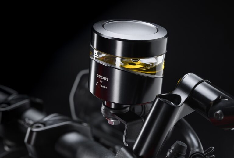 Ducati Streetfighter V2: accessori Performance