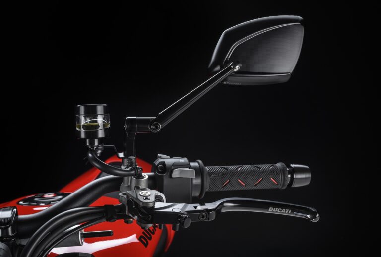Ducati Streetfighter V2: accessori Performance