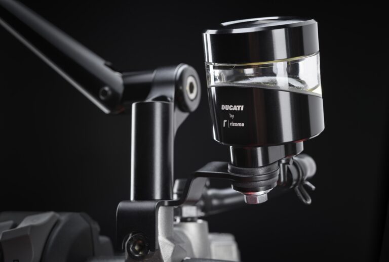 Ducati Streetfighter V2: accessori Performance