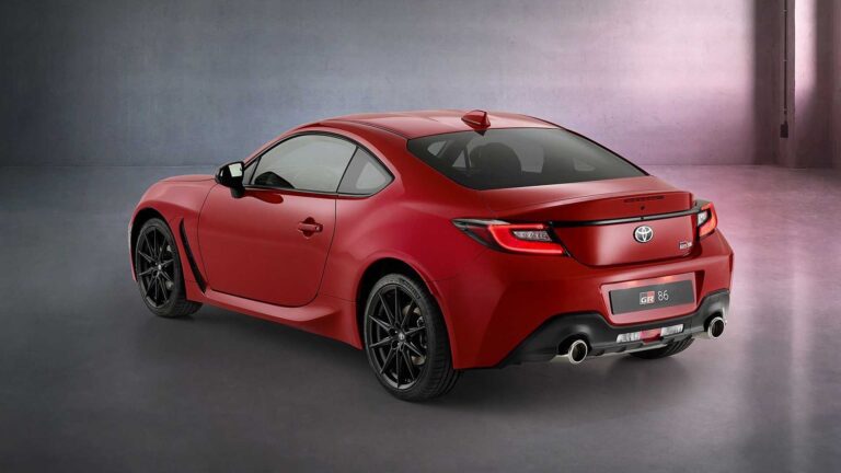 Toyota GR86: immagini ufficiali