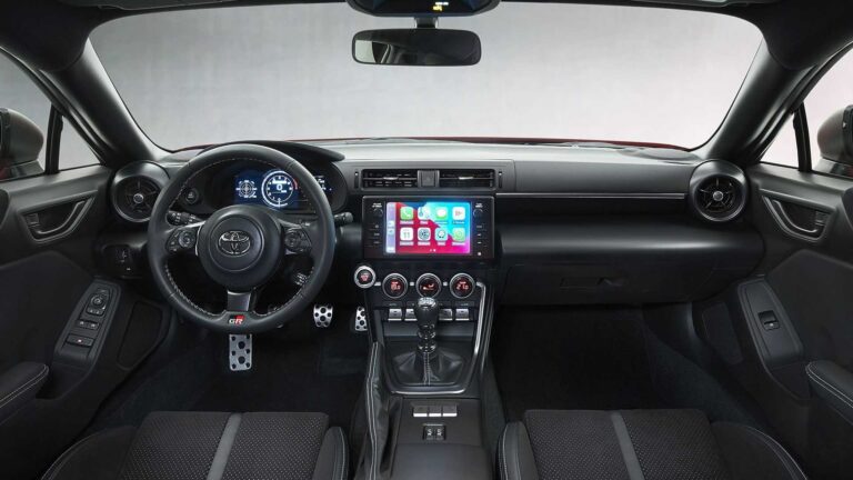Toyota GR86: immagini ufficiali
