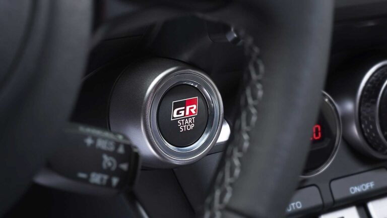 Toyota GR86: immagini ufficiali
