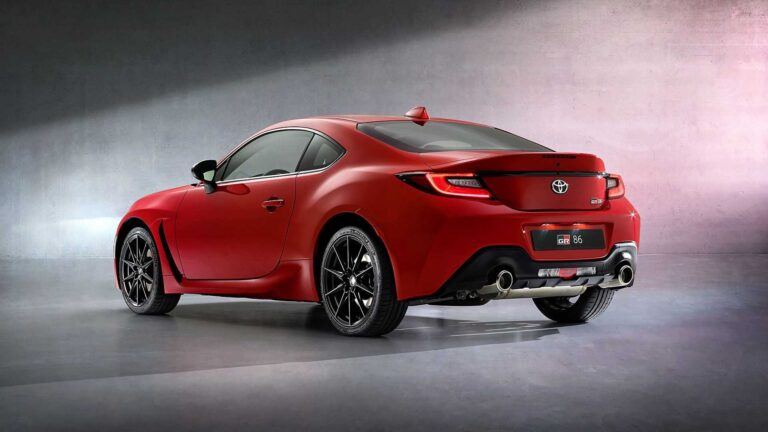Toyota GR86: immagini ufficiali