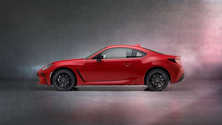 Toyota GR86: immagini ufficiali