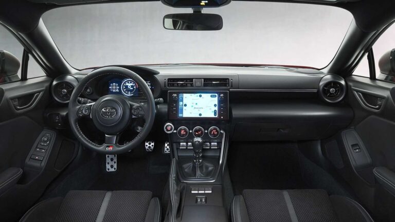 Toyota GR86: immagini ufficiali