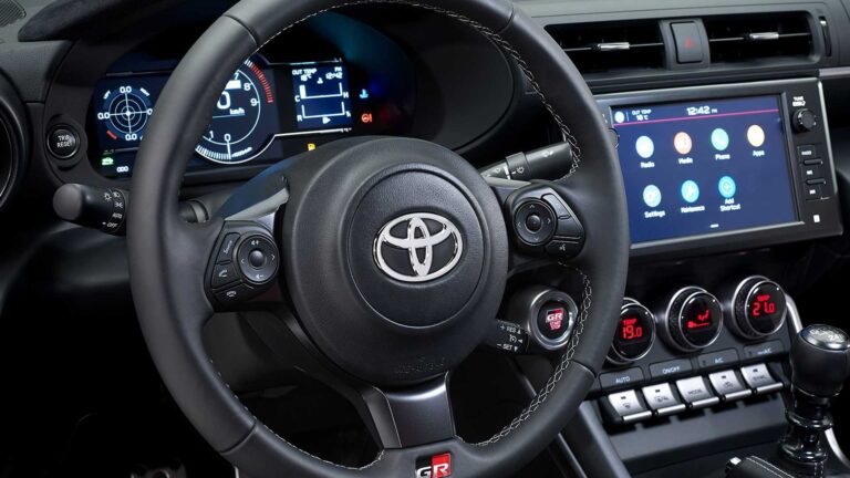 Toyota GR86: immagini ufficiali