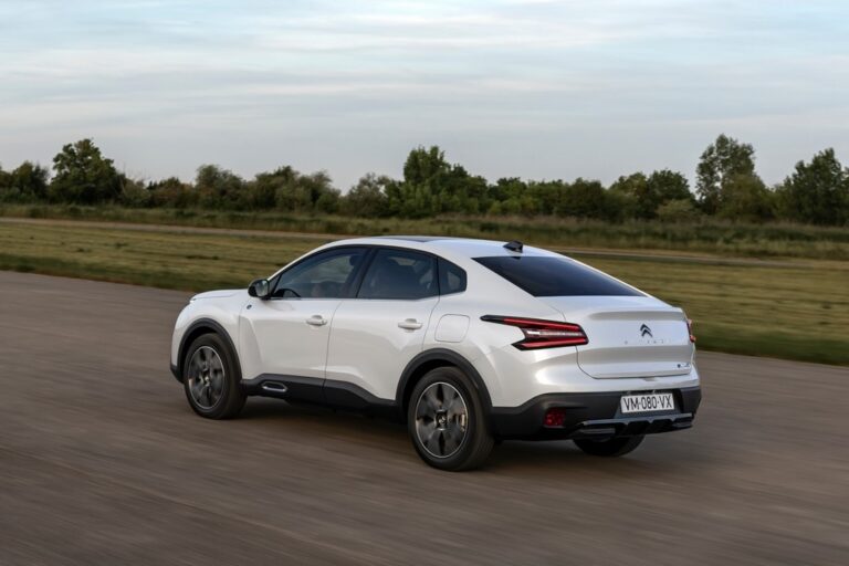 Citroën C4 X: le immagini ufficiali