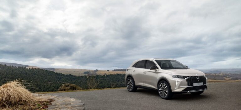 DS 7: le immagini del restyling