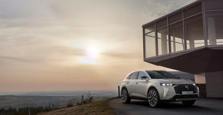 DS 7: le immagini del restyling
