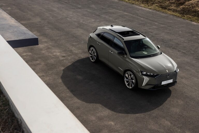 DS 7: le immagini del restyling