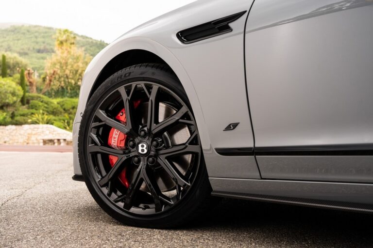 Bentley Flying Spur S: le immagini