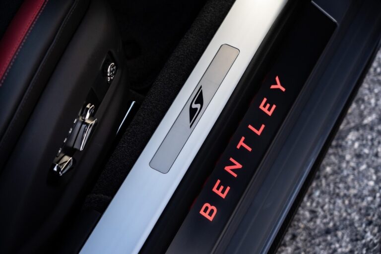 Bentley Flying Spur S: le immagini
