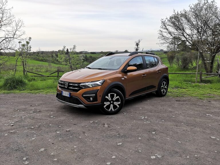 Dacia Sandero: la gallery con Streetway e Stepway