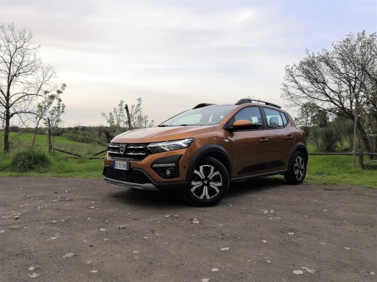 Dacia Sandero: la gallery con Streetway e Stepway