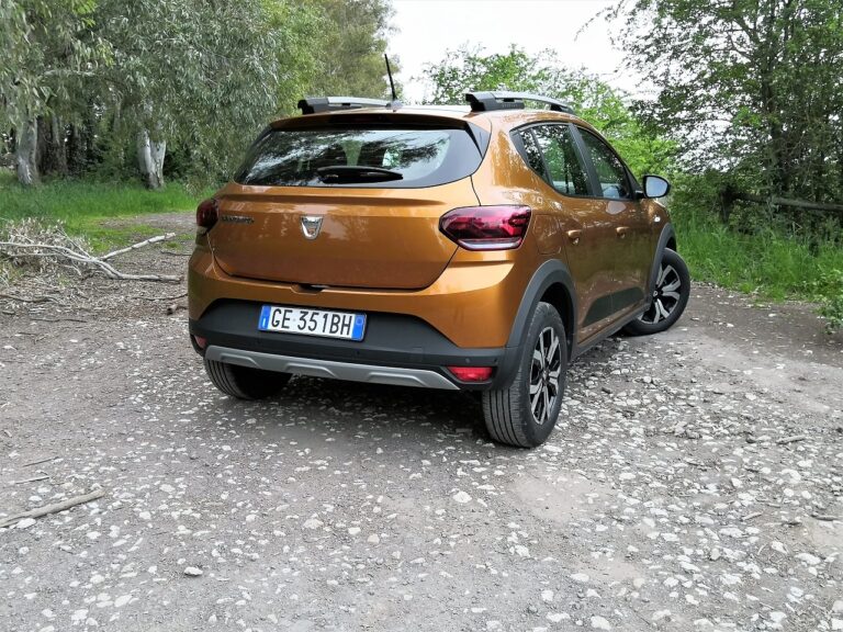 Dacia Sandero: la gallery con Streetway e Stepway