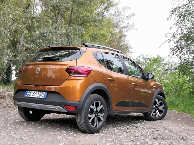 Dacia Sandero: la gallery con Streetway e Stepway