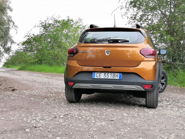 Dacia Sandero: la gallery con Streetway e Stepway