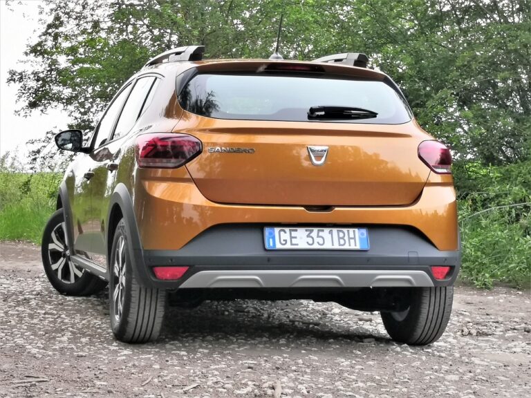 Dacia Sandero: la gallery con Streetway e Stepway