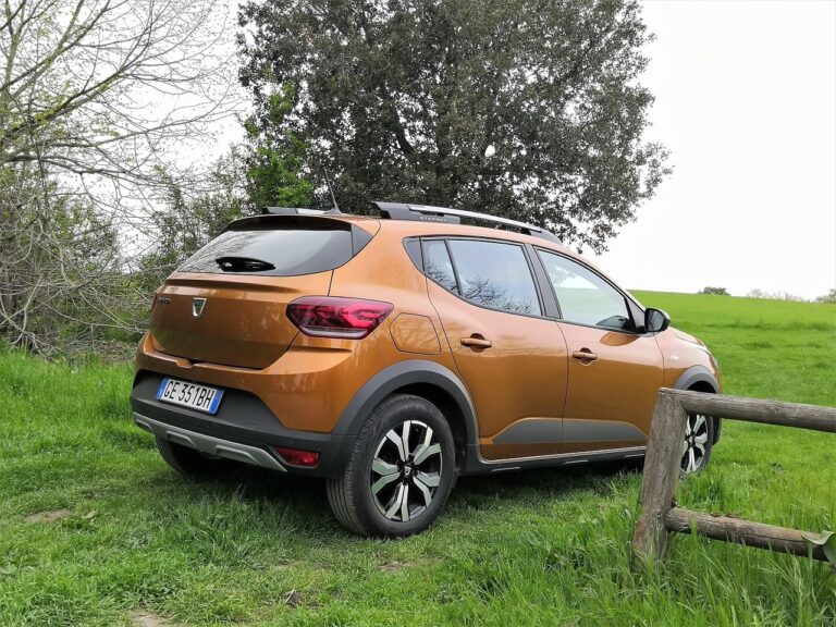 Dacia Sandero: la gallery con Streetway e Stepway