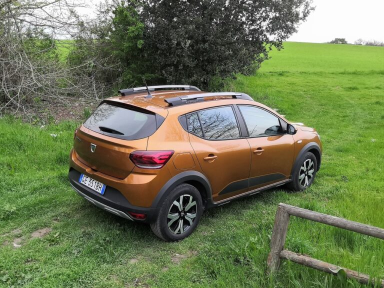 Dacia Sandero: la gallery con Streetway e Stepway