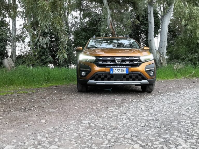 Dacia Sandero: la gallery con Streetway e Stepway