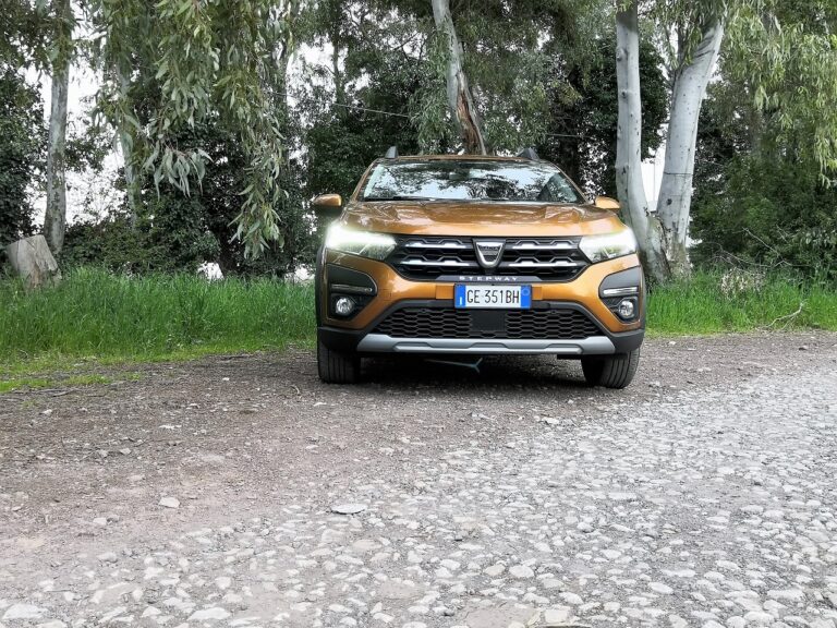 Dacia Sandero: la gallery con Streetway e Stepway