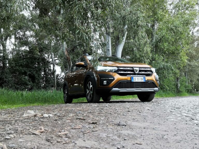 Dacia Sandero: la gallery con Streetway e Stepway