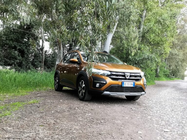 Dacia Sandero: la gallery con Streetway e Stepway