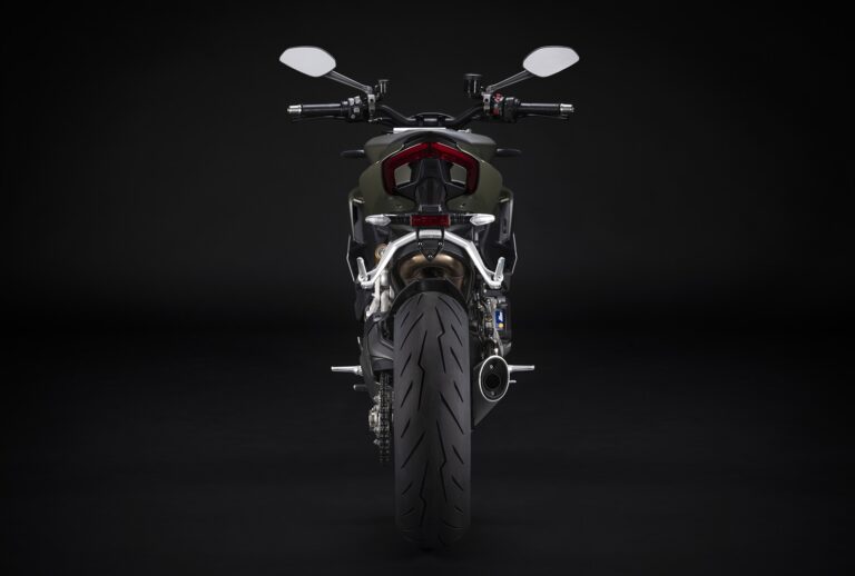 Ducati Streetfighter V2: la tinta Storm Green