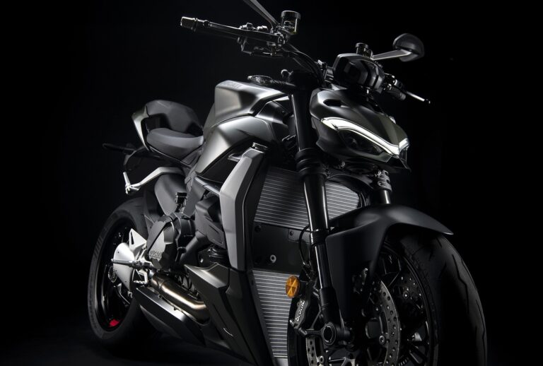Ducati Streetfighter V2: la tinta Storm Green