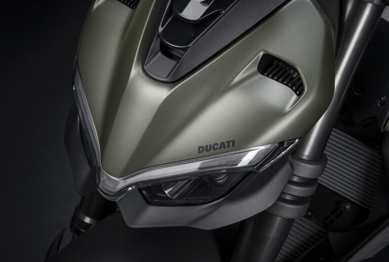 Ducati Streetfighter V2
