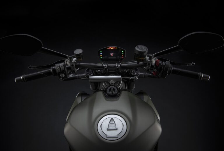 Ducati Streetfighter V2: la tinta Storm Green