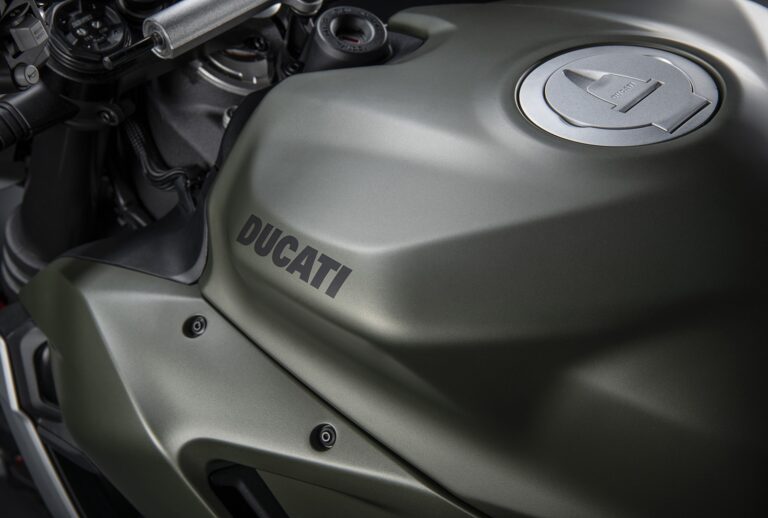 Ducati Streetfighter V2: la tinta Storm Green