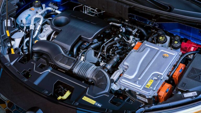 Nissan Juke Hybrid: immagini ufficiali