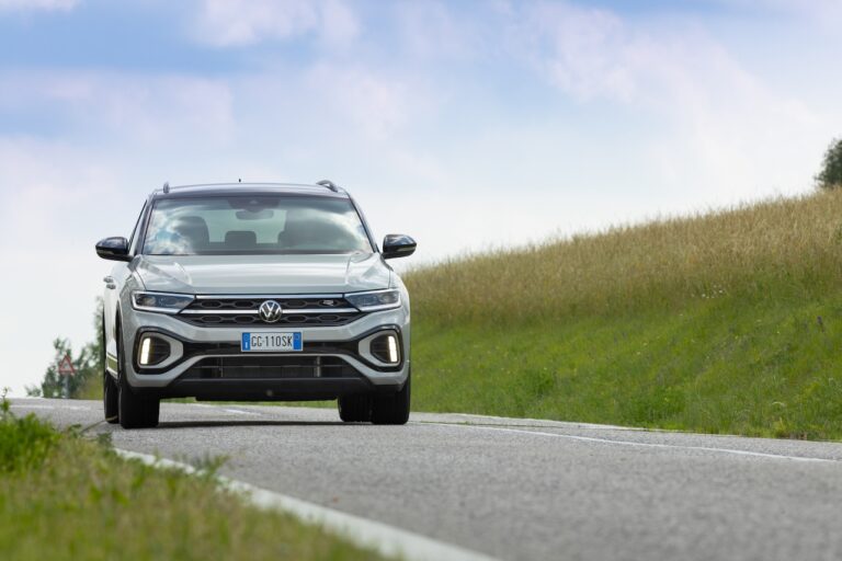 Volkswagen T-Roc 2022: immagini ufficiali