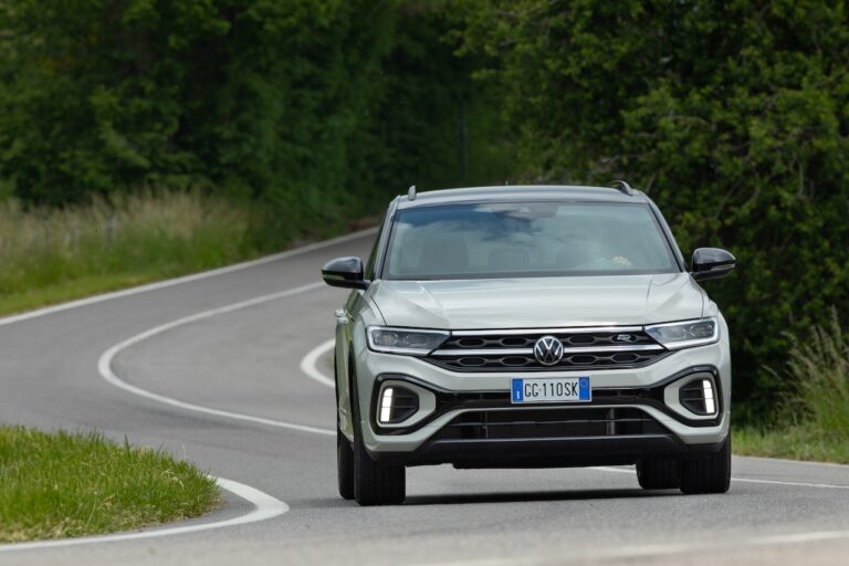 Volkswagen T-Roc 2022: immagini ufficiali