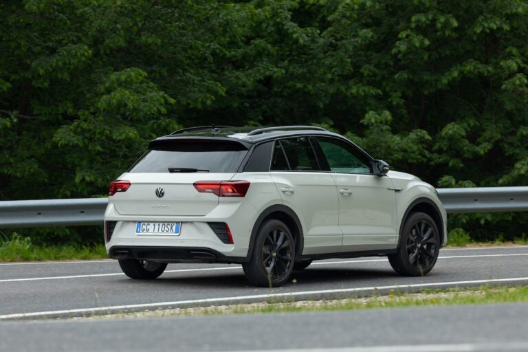 Volkswagen T-Roc 2022: immagini ufficiali