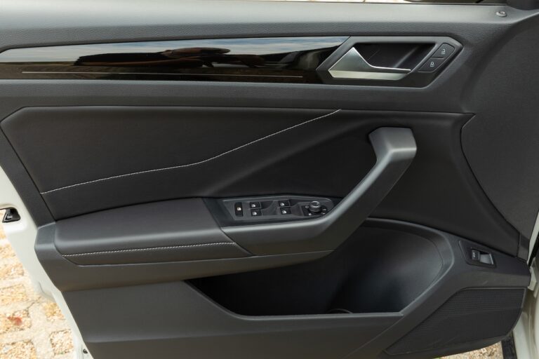 Volkswagen T-Roc 2022: immagini ufficiali
