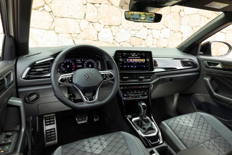 Volkswagen T-Roc 2022: immagini ufficiali