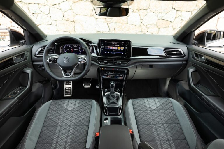 Volkswagen T-Roc 2022: immagini ufficiali