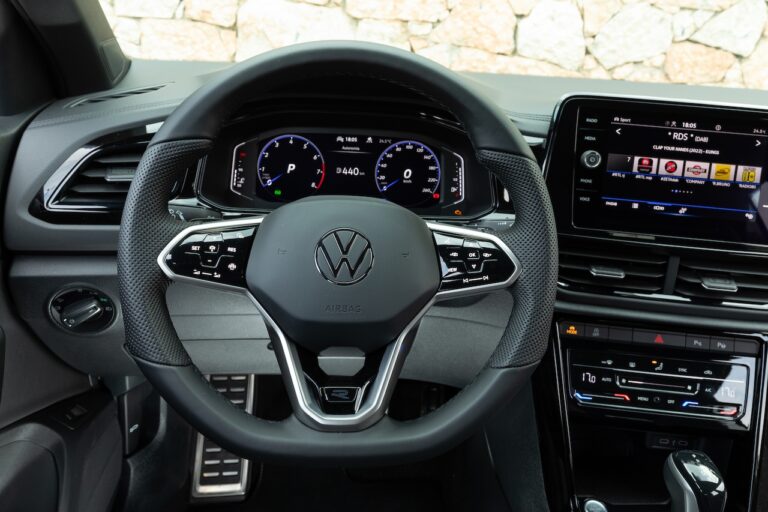 Volkswagen T-Roc 2022: immagini ufficiali