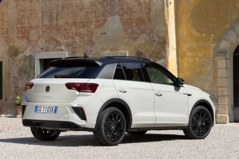 Volkswagen T-Roc 2022: immagini ufficiali