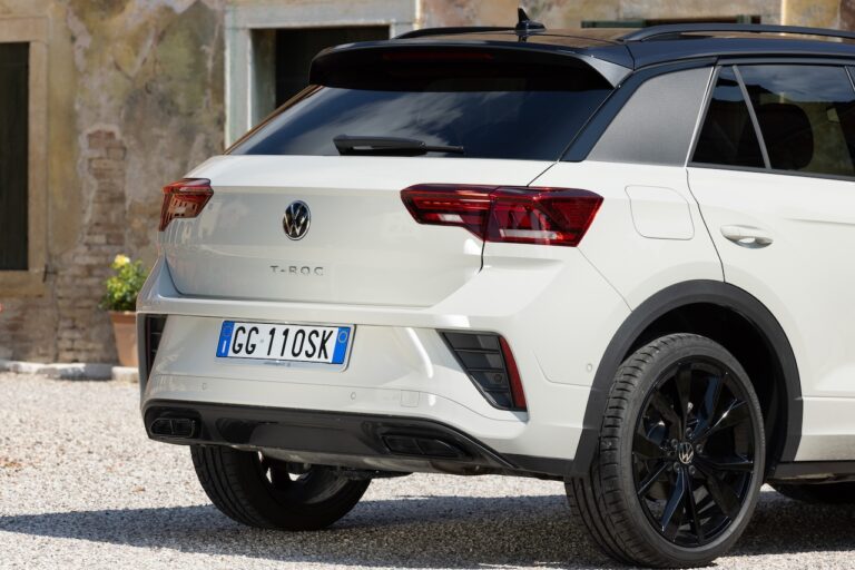 Volkswagen T-Roc 2022: immagini ufficiali