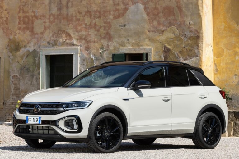 Volkswagen T-Roc 2022: immagini ufficiali