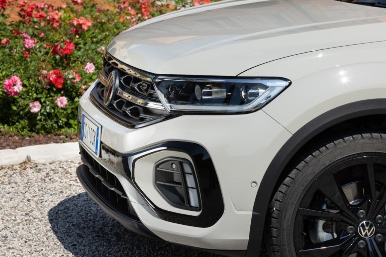 Volkswagen T-Roc 2022: immagini ufficiali